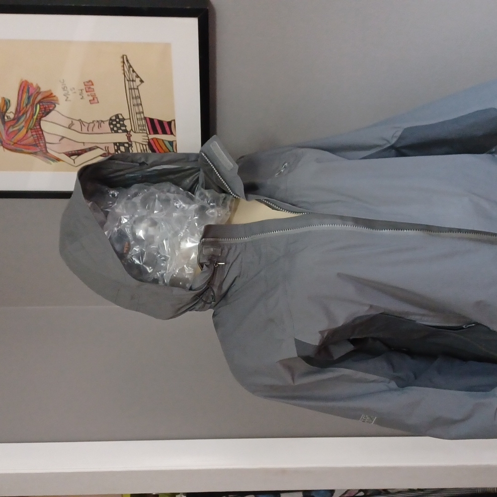 Outdoor Research Women's Shell Windbreaker hood zips into collar & side zip - Picture 12 of 15